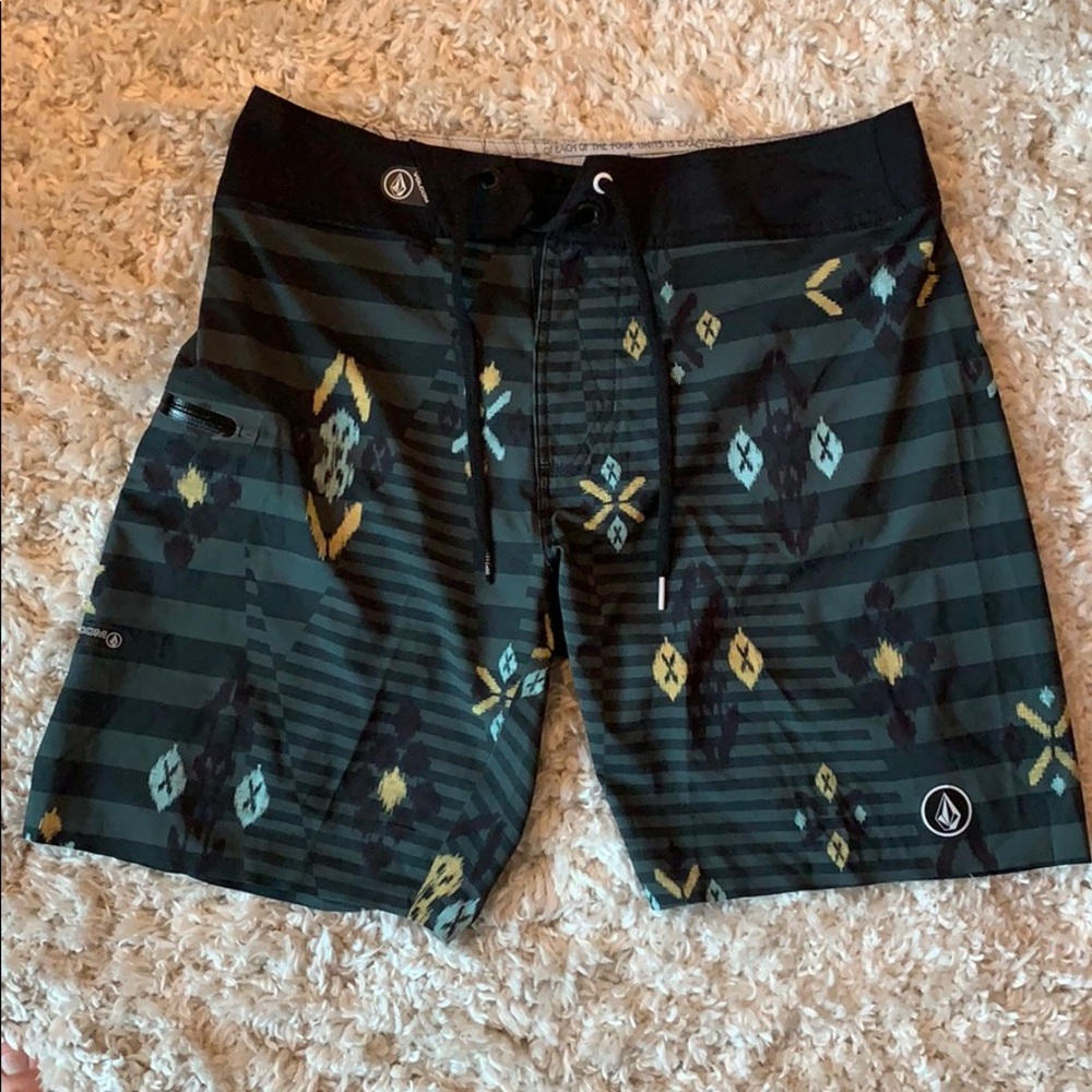 Volcom Swim shorts size 32 W